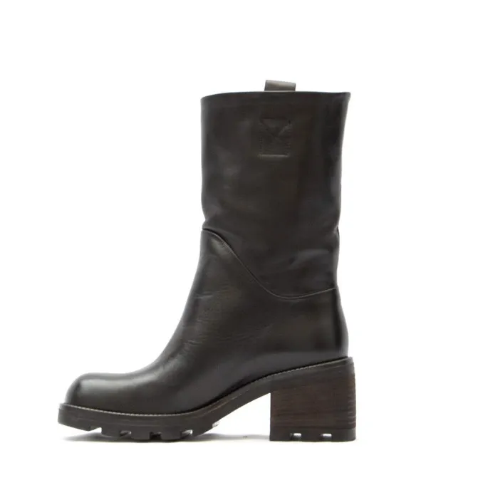 Botin negro piel moda suela goma
