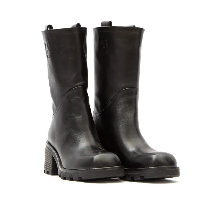 Botin negro piel moda suela goma
