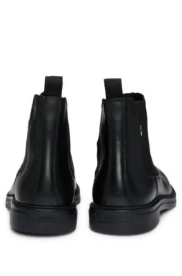 Botines Chelsea de piel con detalle de rayas de la marca