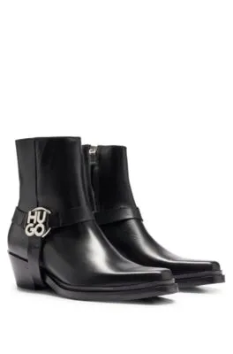 Botines de piel con detalle metálico de logo de temporada