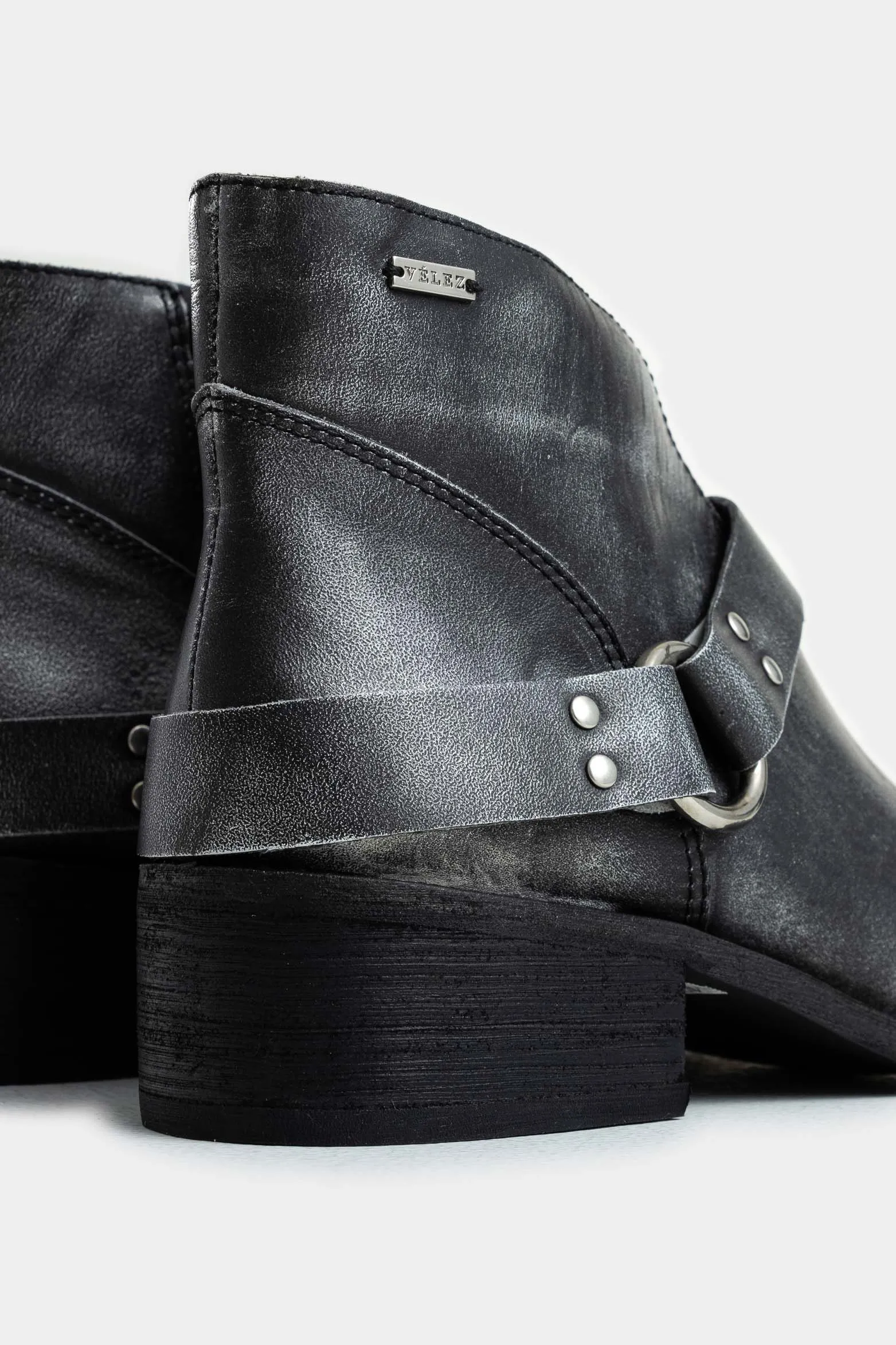 Botines texanos azúcar de cuero brush off para mujer detalle estribo