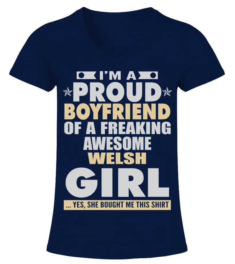 BOYFRIEND OF WELSH GIRL T SHIRTS Camiseta cuello pico Mujer
