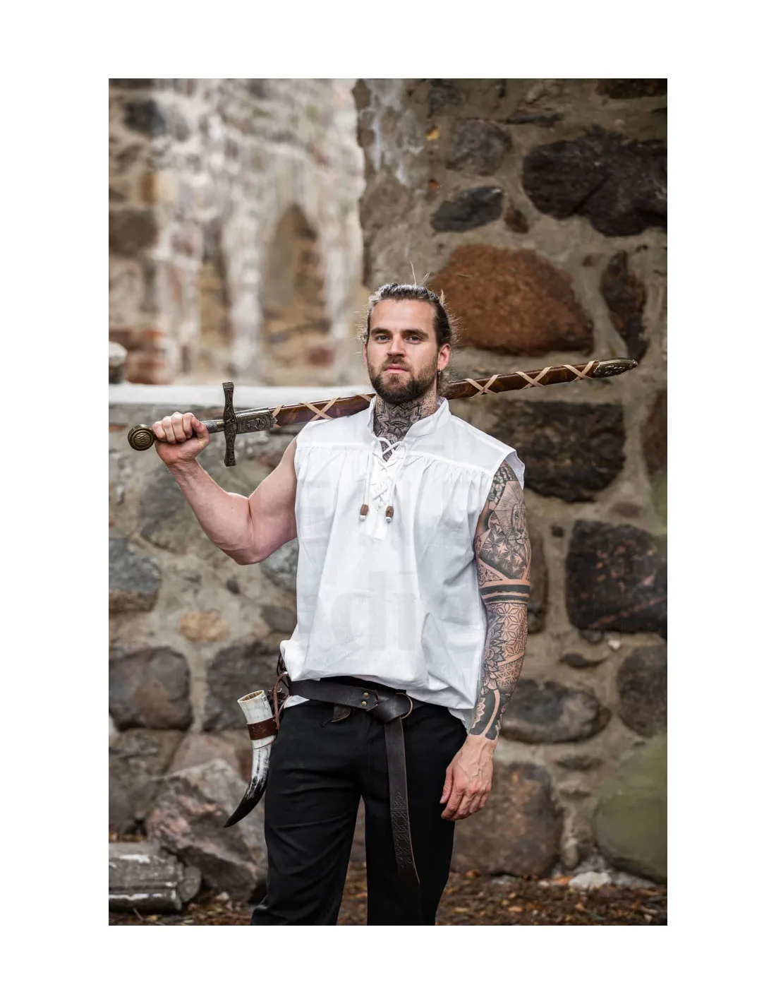 Camisa medieval blanca sin mangas