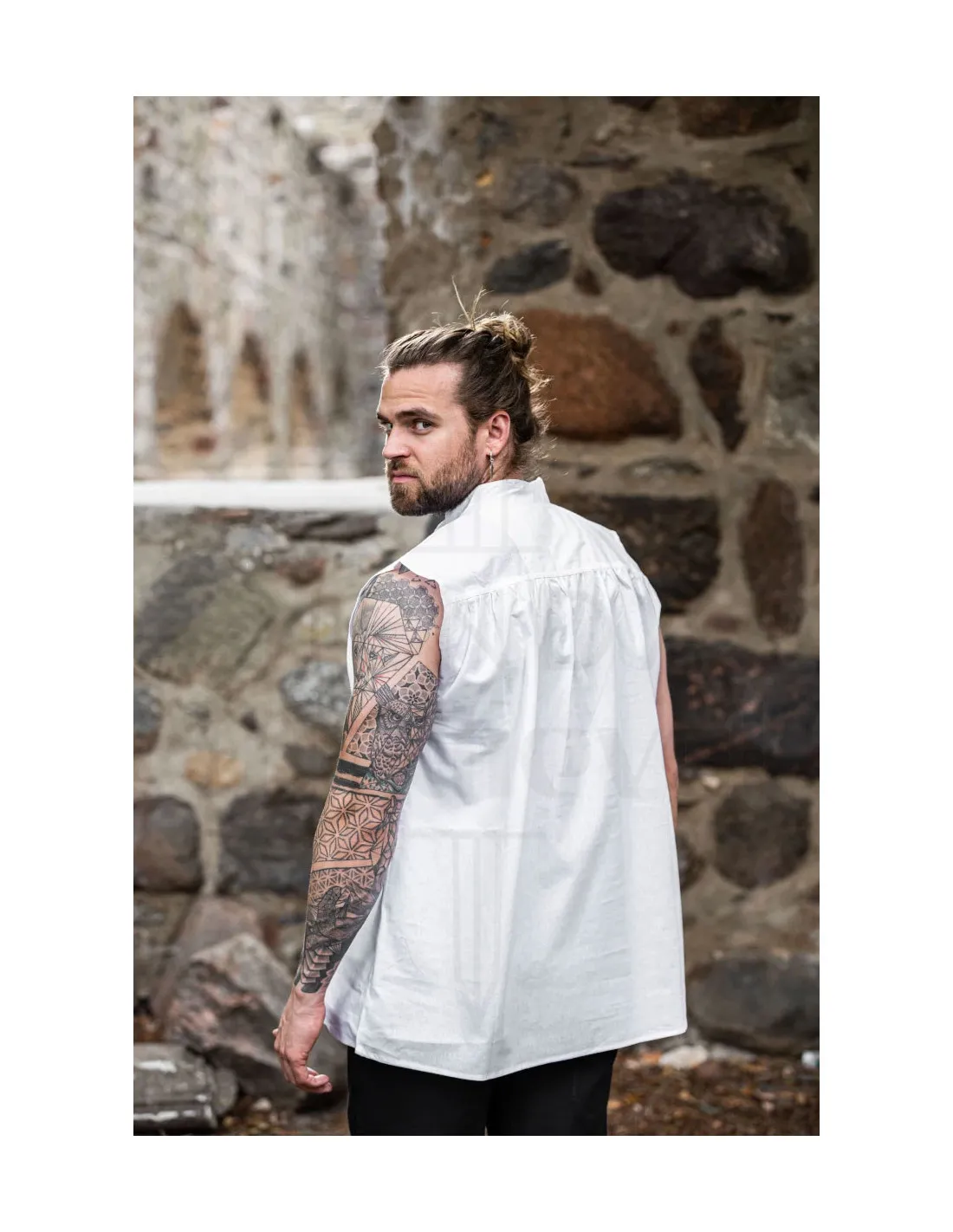 Camisa medieval blanca sin mangas