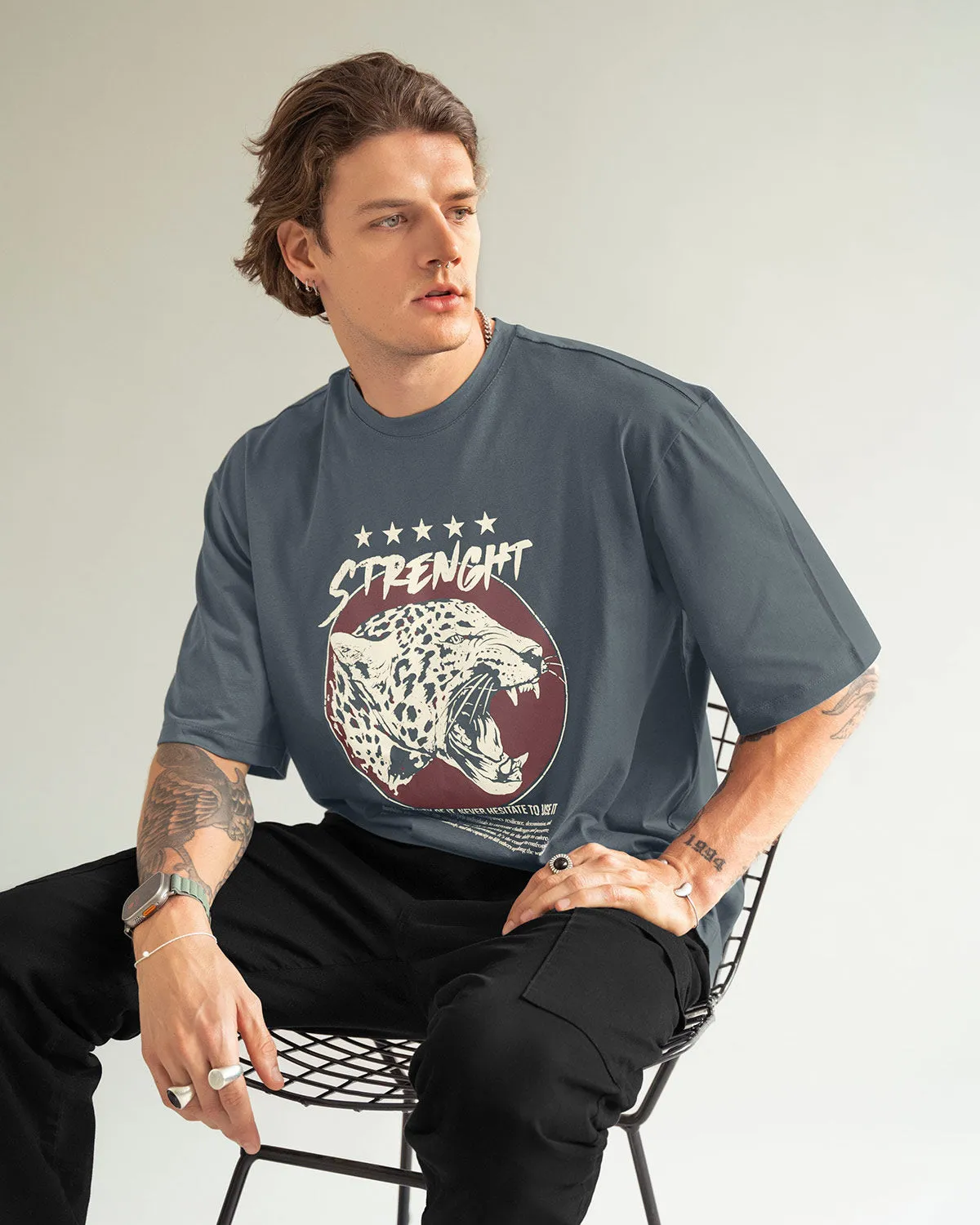 Camiseta manga corta de silueta amplia con estampado localizado en frente