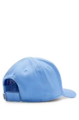 Gorra para niños en sarga de algodón con logo en contraste y ribetes