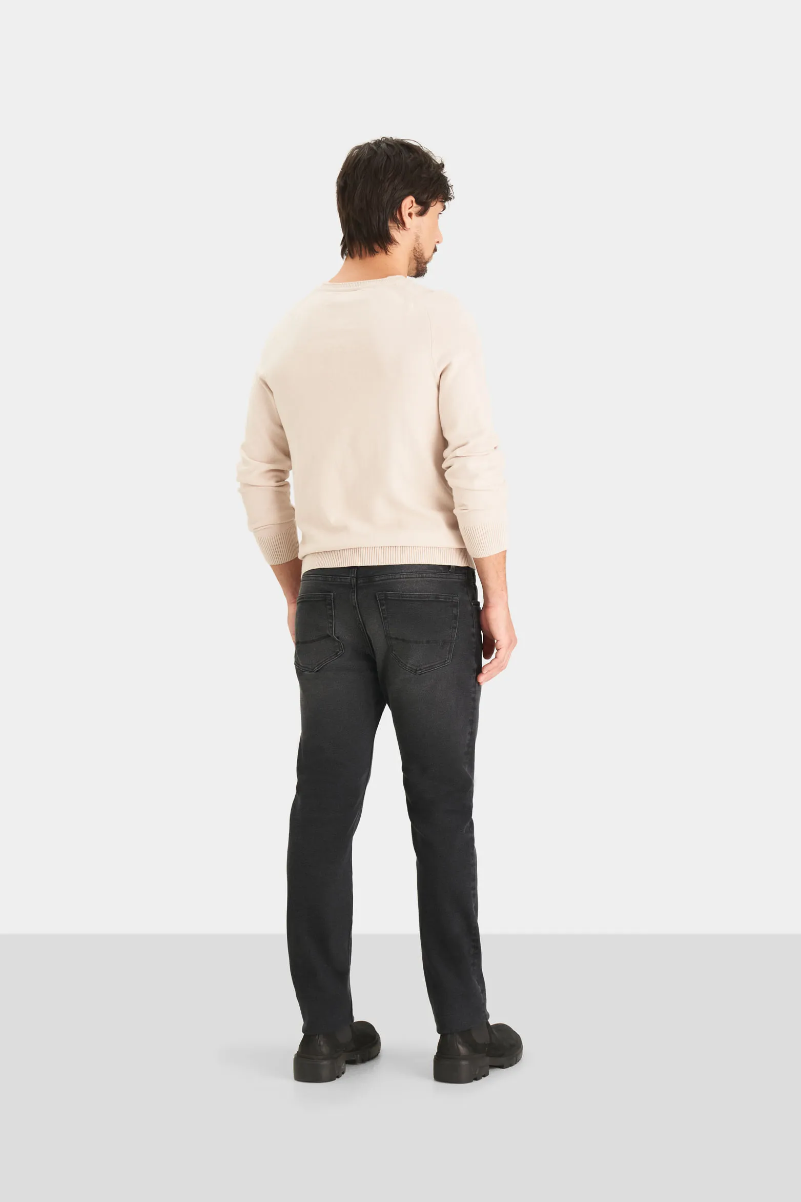Jean avellano black denim para hombre pasadores en cuero