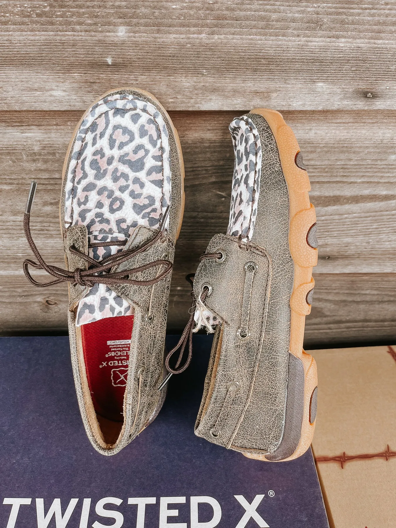 MOCS DE CONDUCCIÓN CON ESTAMPADO TWISTED X CHEETAH PARA MUJER