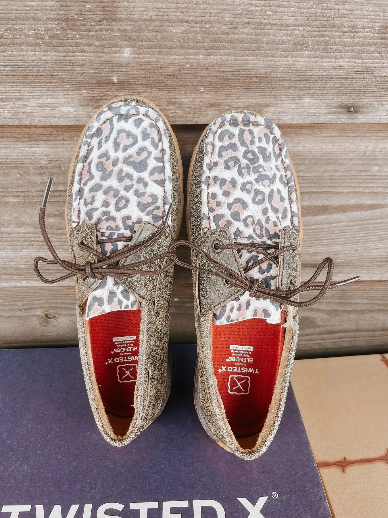 MOCS DE CONDUCCIÓN CON ESTAMPADO TWISTED X CHEETAH PARA MUJER