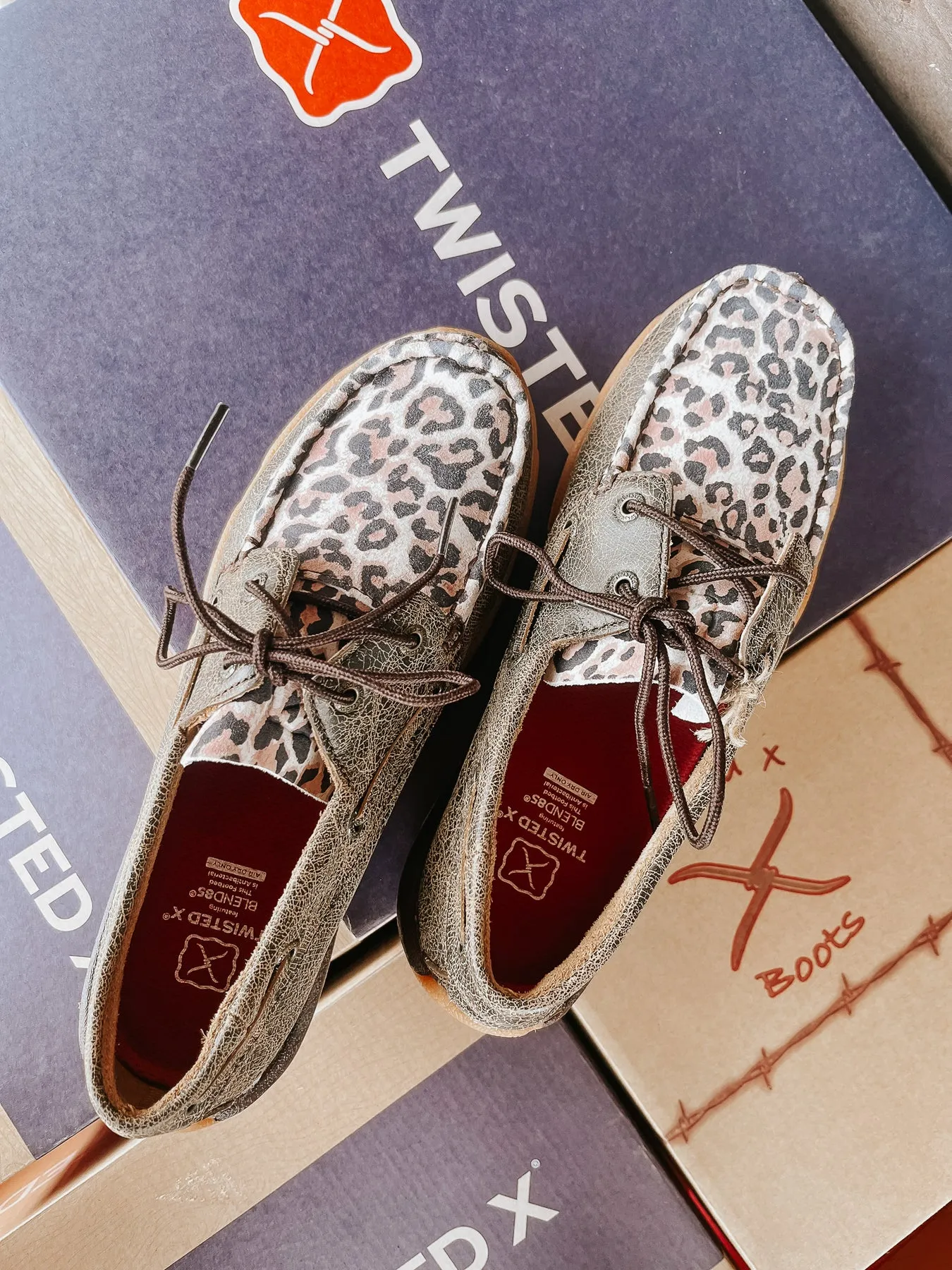 MOCS DE CONDUCCIÓN CON ESTAMPADO TWISTED X CHEETAH PARA MUJER
