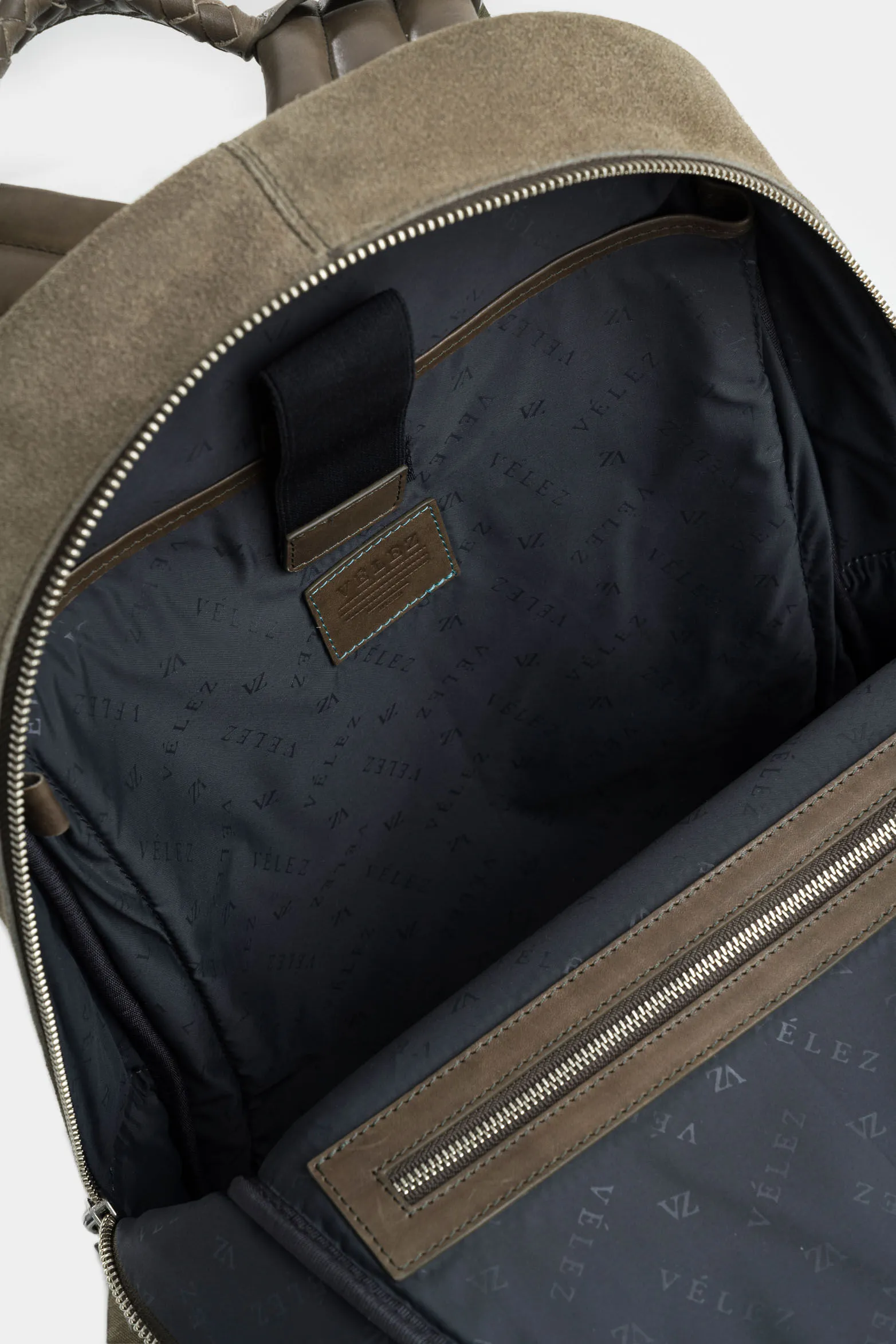 Morral bolet de cuero gamuzado para hombre manija trenzada
