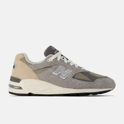 New Balance 990v2 