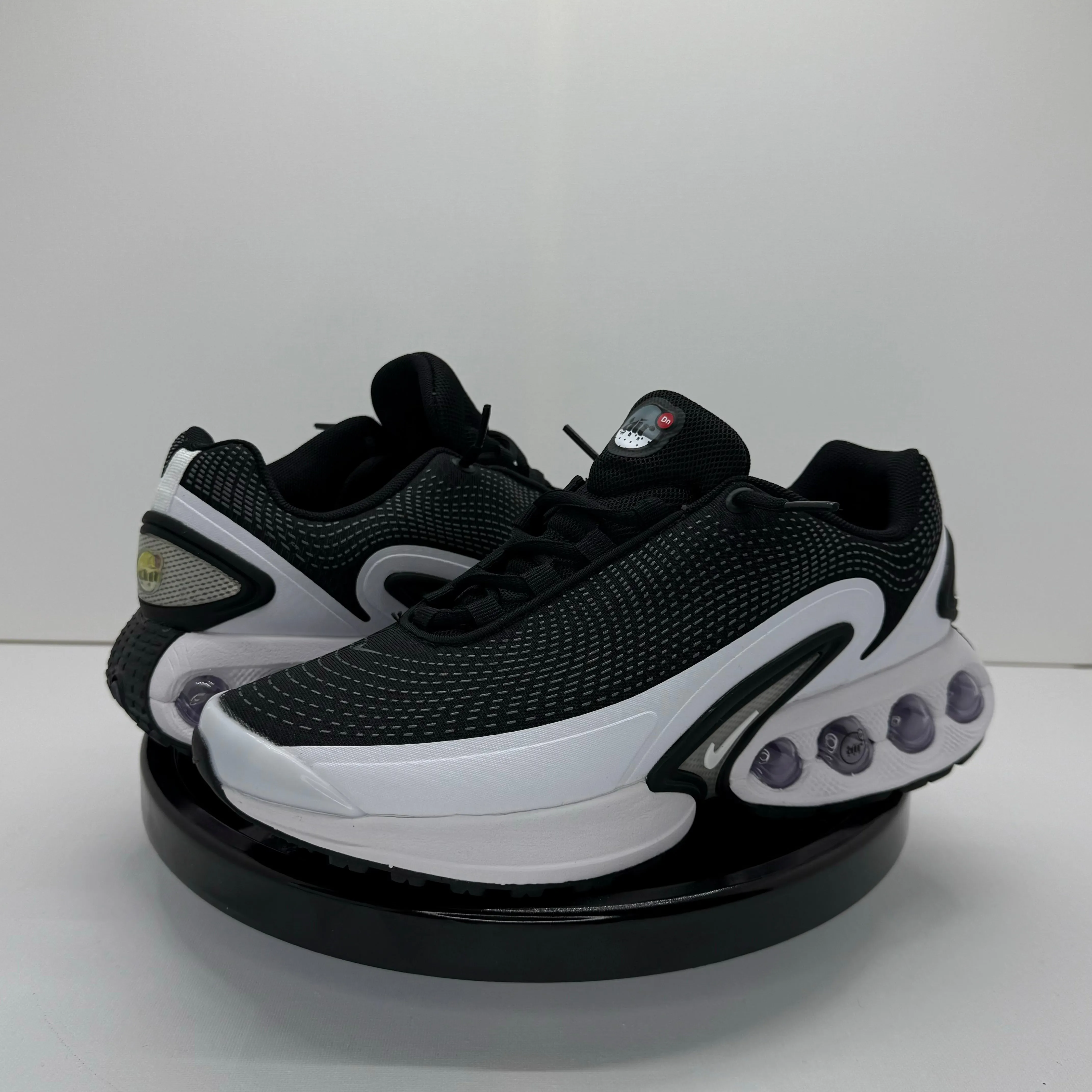 NIKE AIR MAX DN BLACK/WHITE 