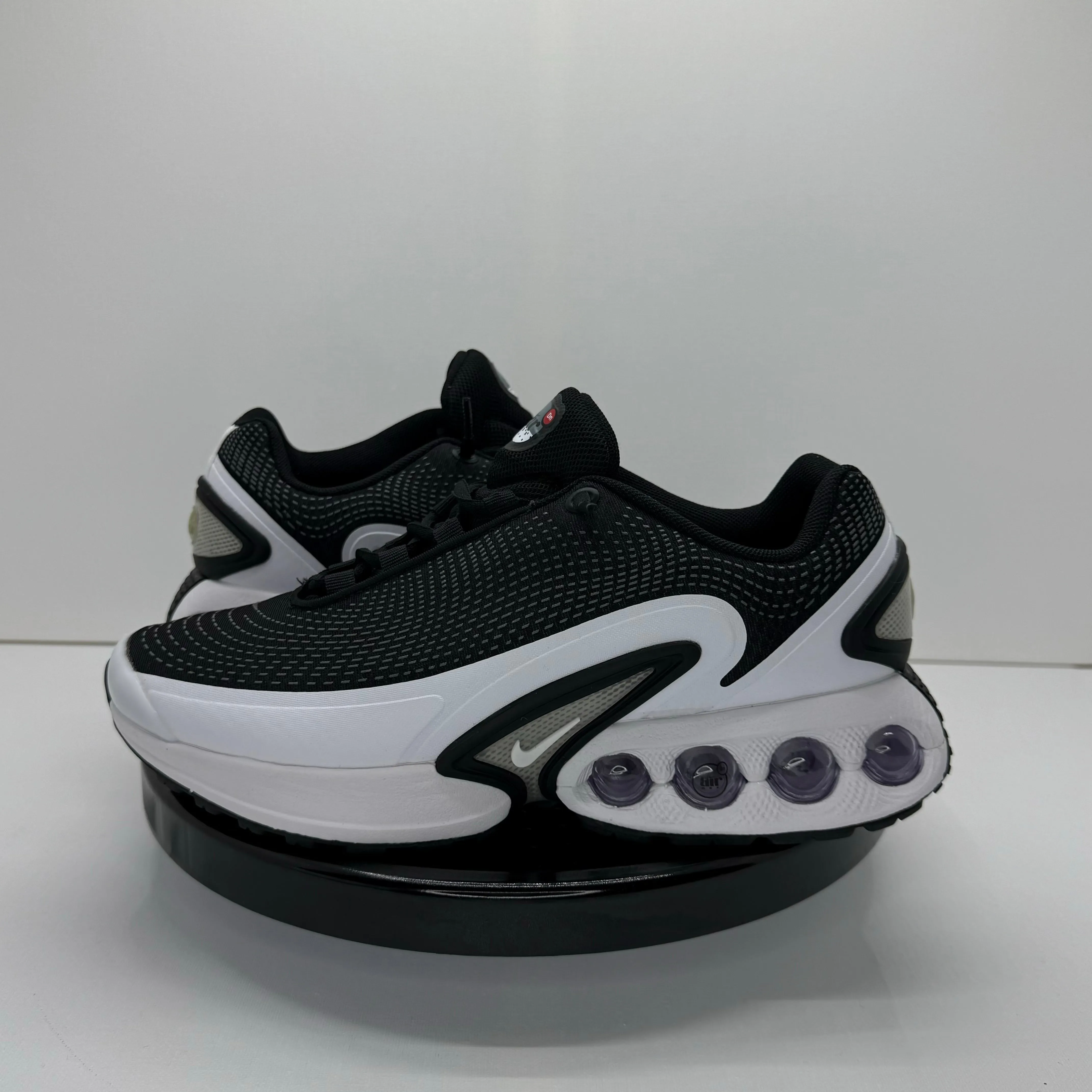 NIKE AIR MAX DN BLACK/WHITE 