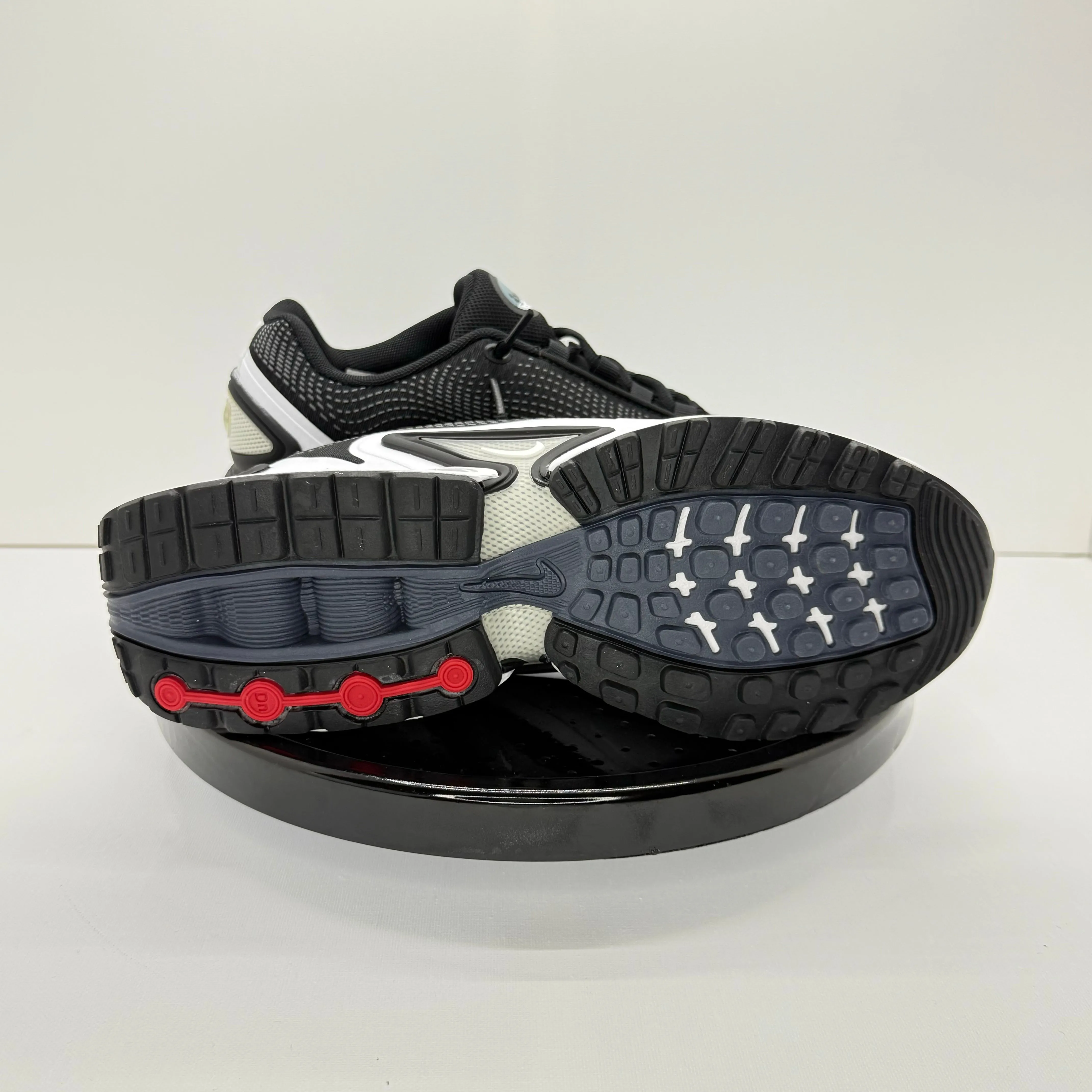 NIKE AIR MAX DN BLACK/WHITE 
