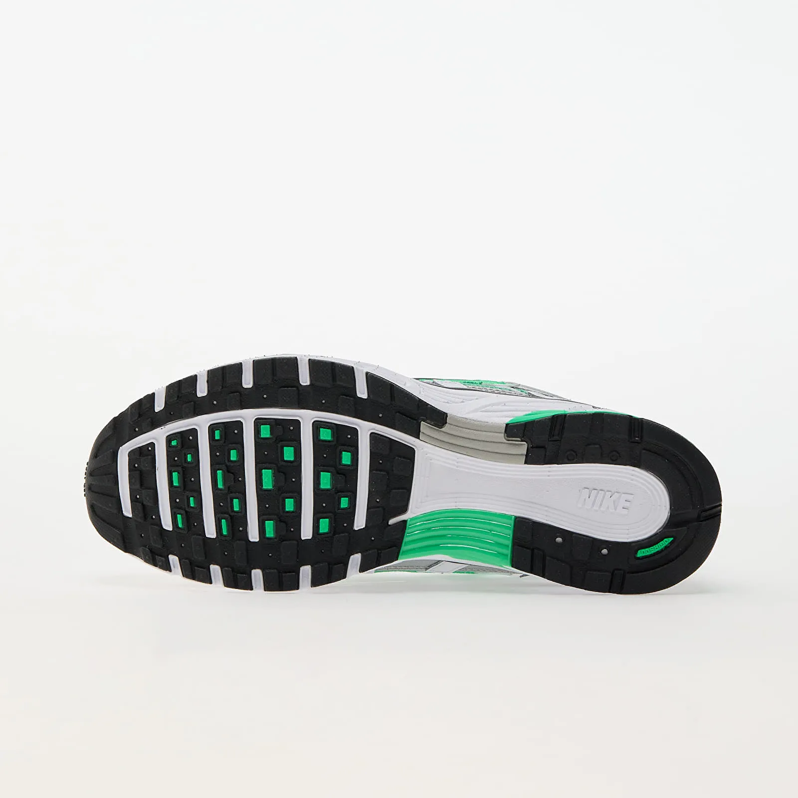 NIKE P6000