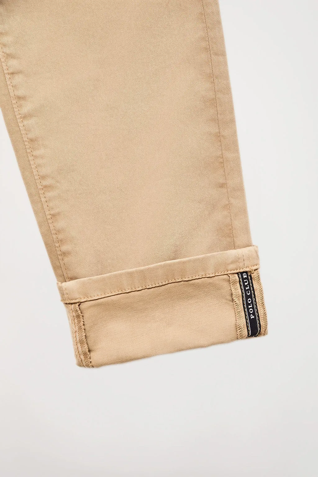 Pantalón chino arena de algodón elástico con detalles Polo Club