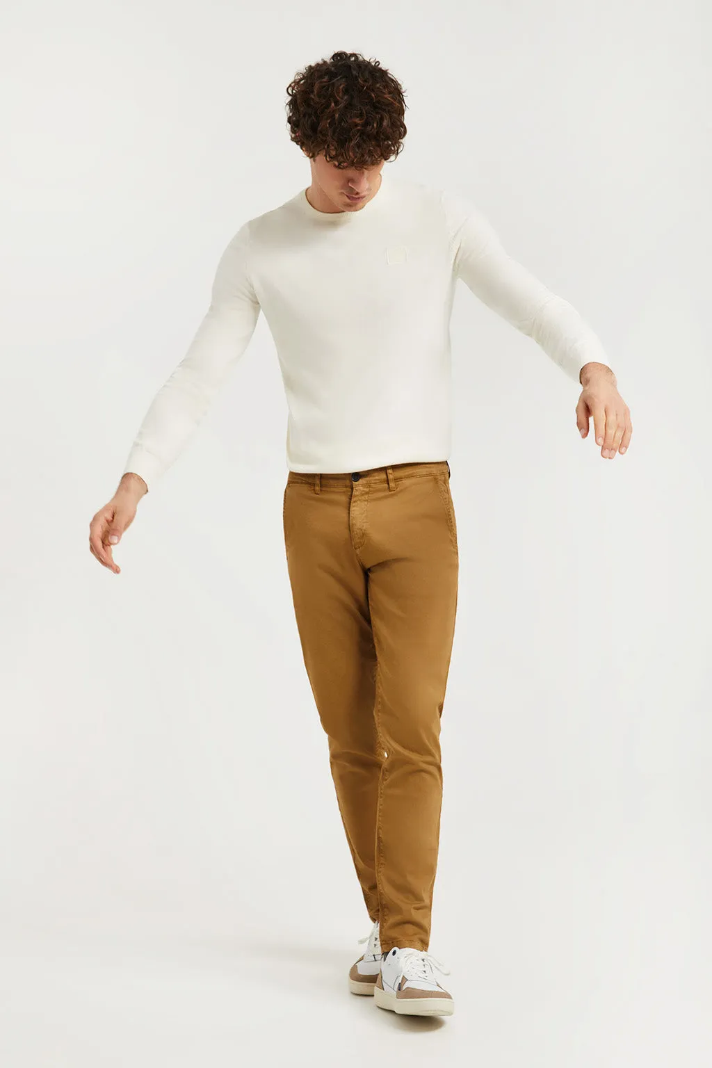 Pantalón chino marrón de algodón elástico con detalles Polo Club