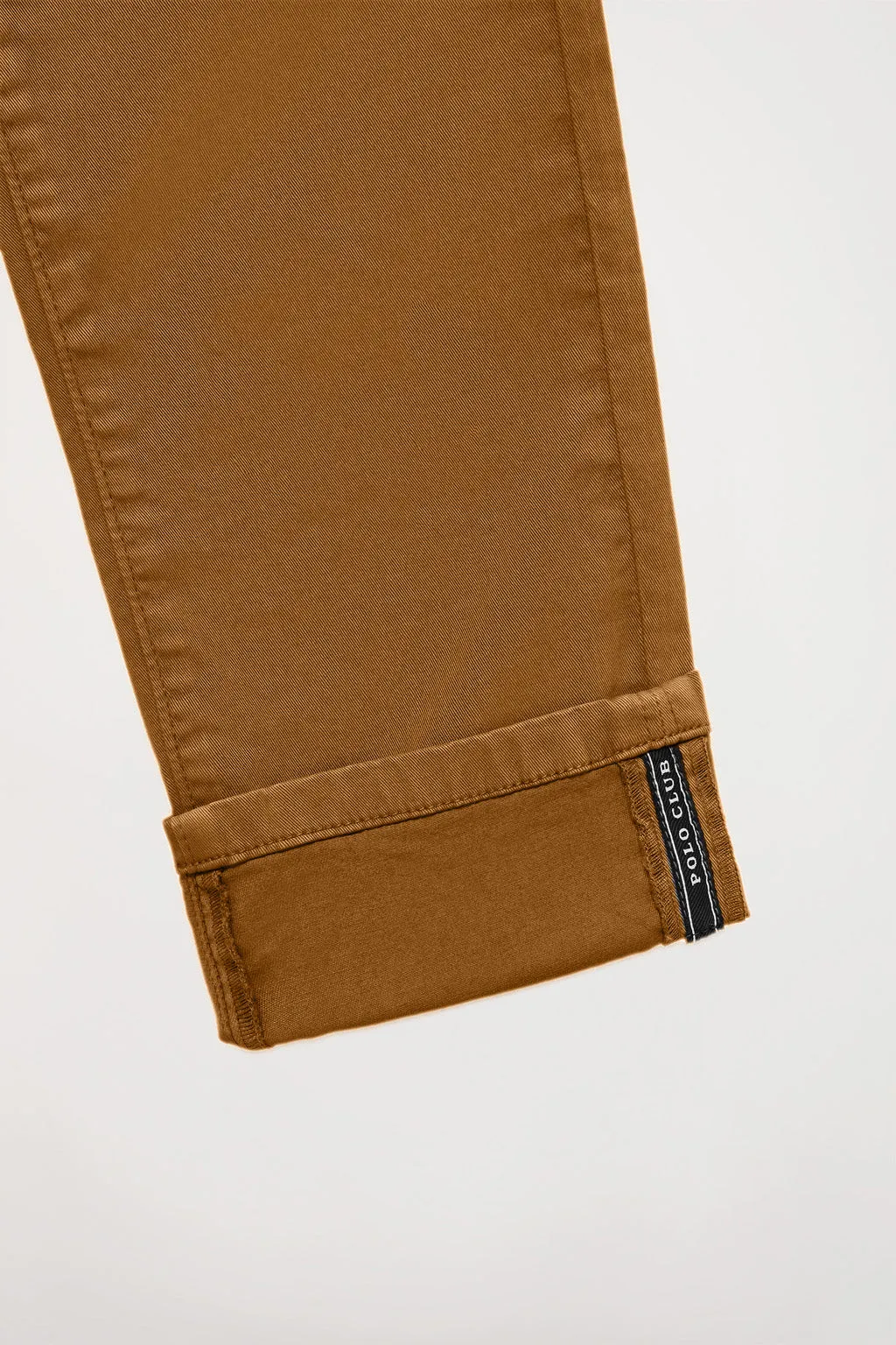 Pantalón chino marrón de algodón elástico con detalles Polo Club