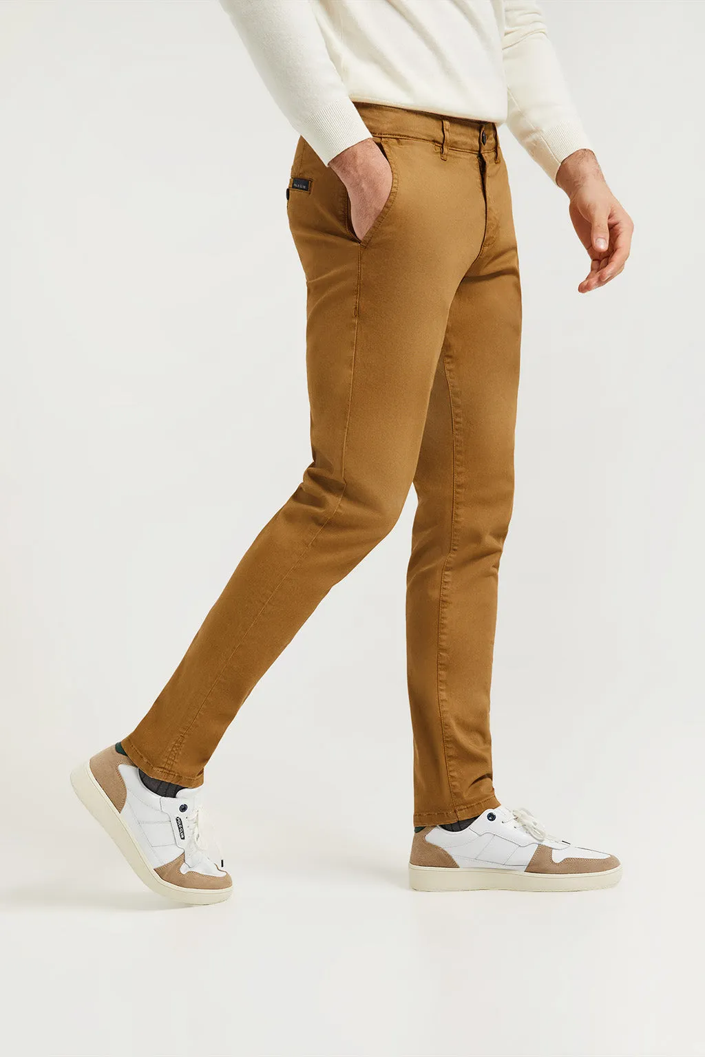 Pantalón chino marrón de algodón elástico con detalles Polo Club