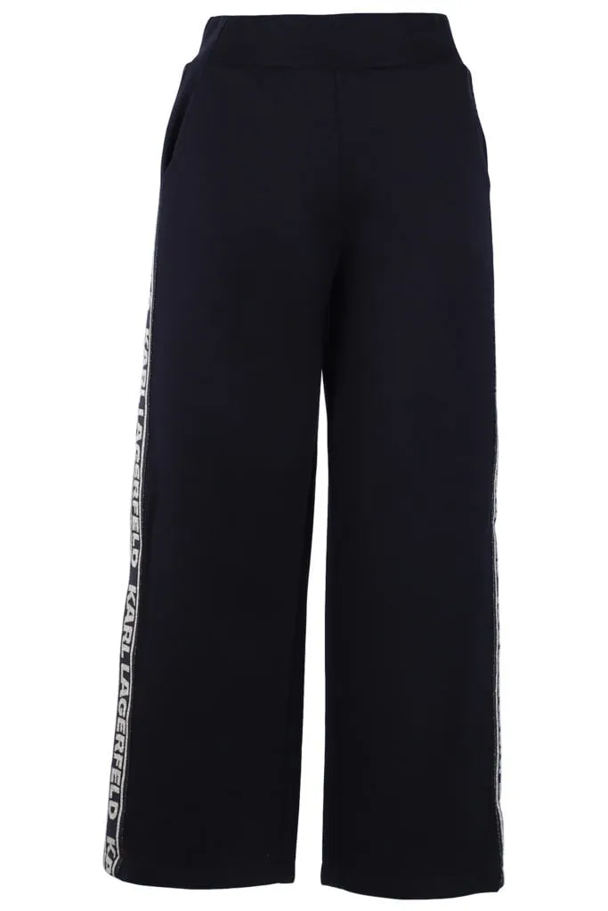 Pantalón negro con bandas laterales doradas