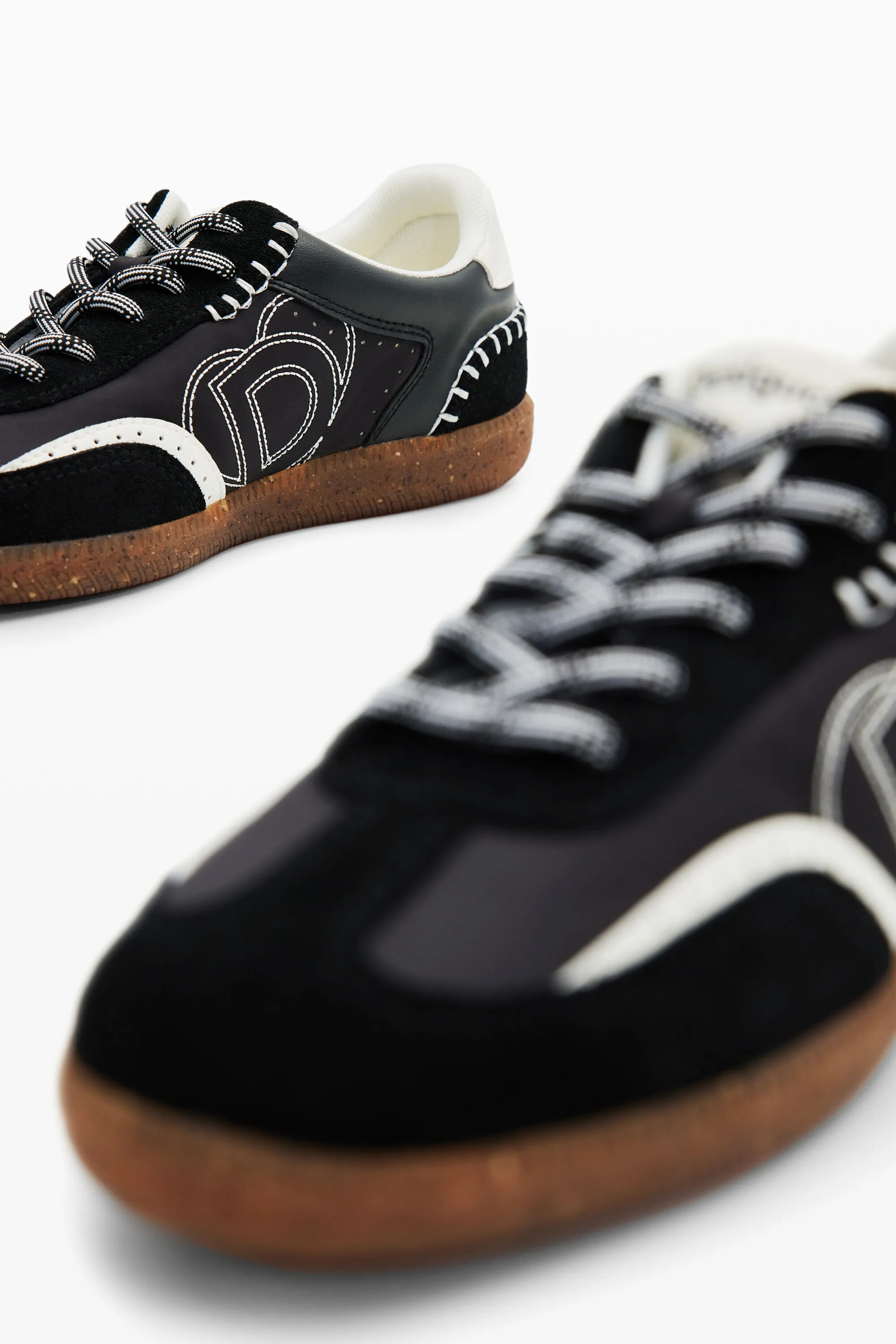 Sabatilles retro serratge