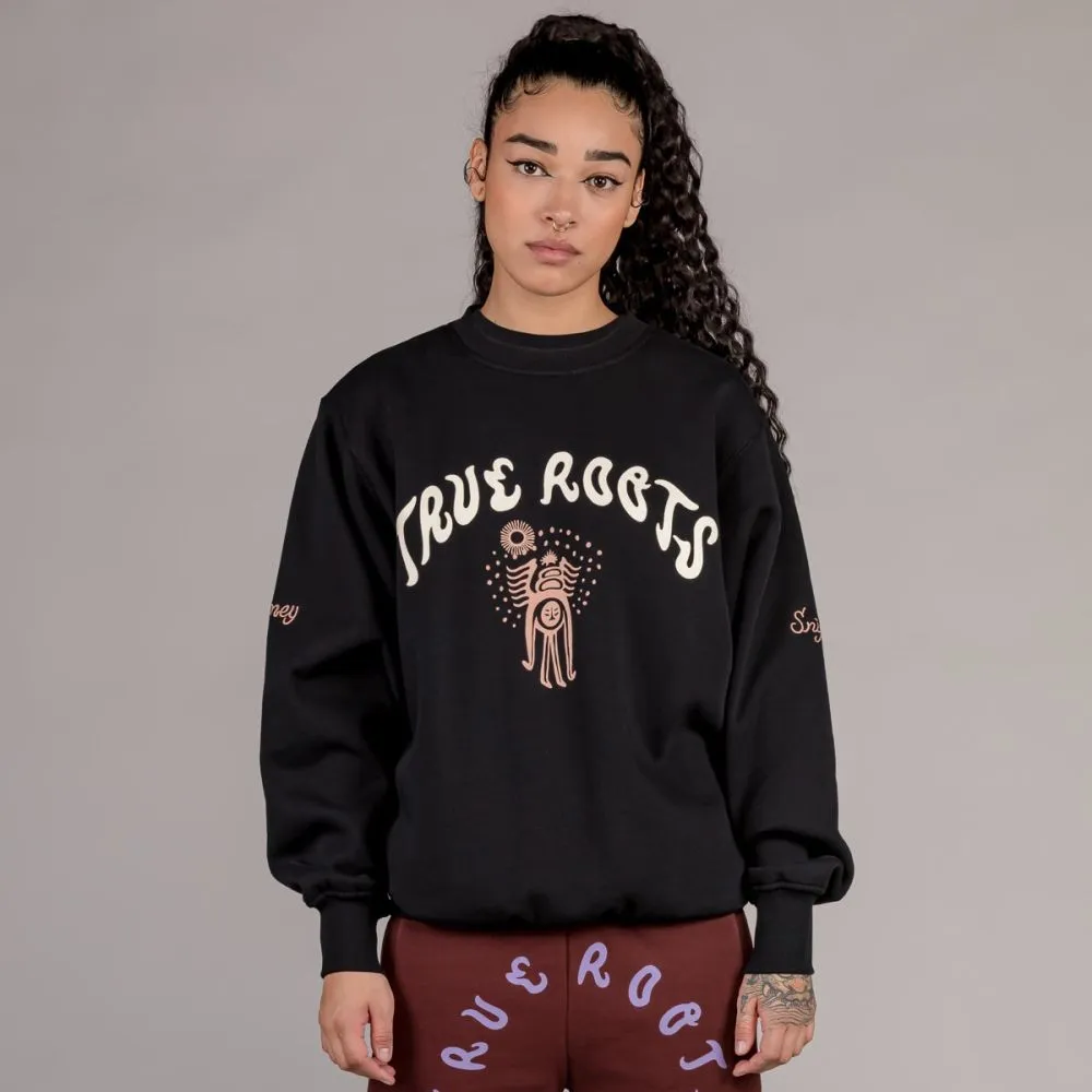 SUDADERA UNISEX GRIMEY "SNIPES X GRIMEY TRUE ROOTS" CREWNECK  BLACK | FALL 22