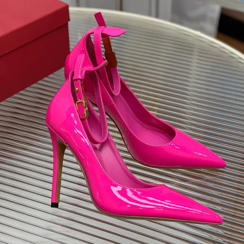 Tacón de aguja Zapatos de vestir Diseñador de moda Hebilla de charol fucsia Bombas 11 cm Tacón alto Punta puntiaguda Correa de t