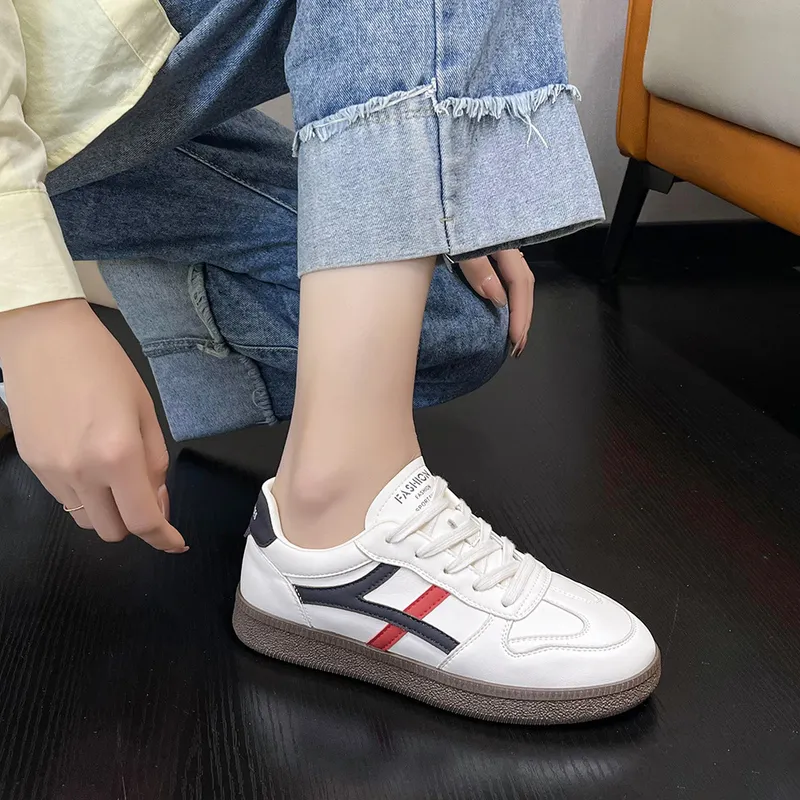 Transmisión de cuero True 2024 Nuevo otoño transpirable versátil Casual White para femenino Tablero deportivo Forrest Gump Zapat