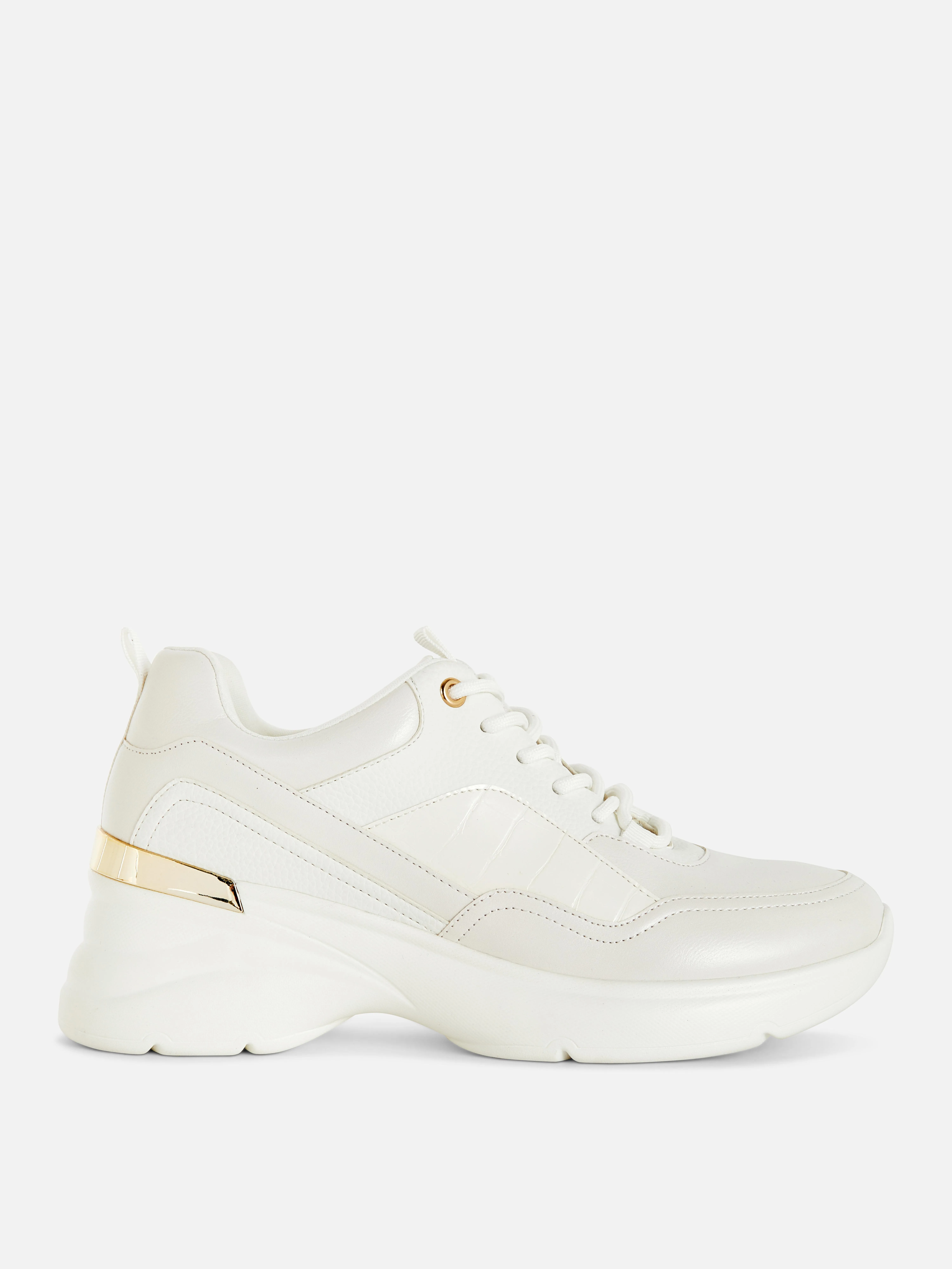 Zapatillas de cuña con ribete metalizado