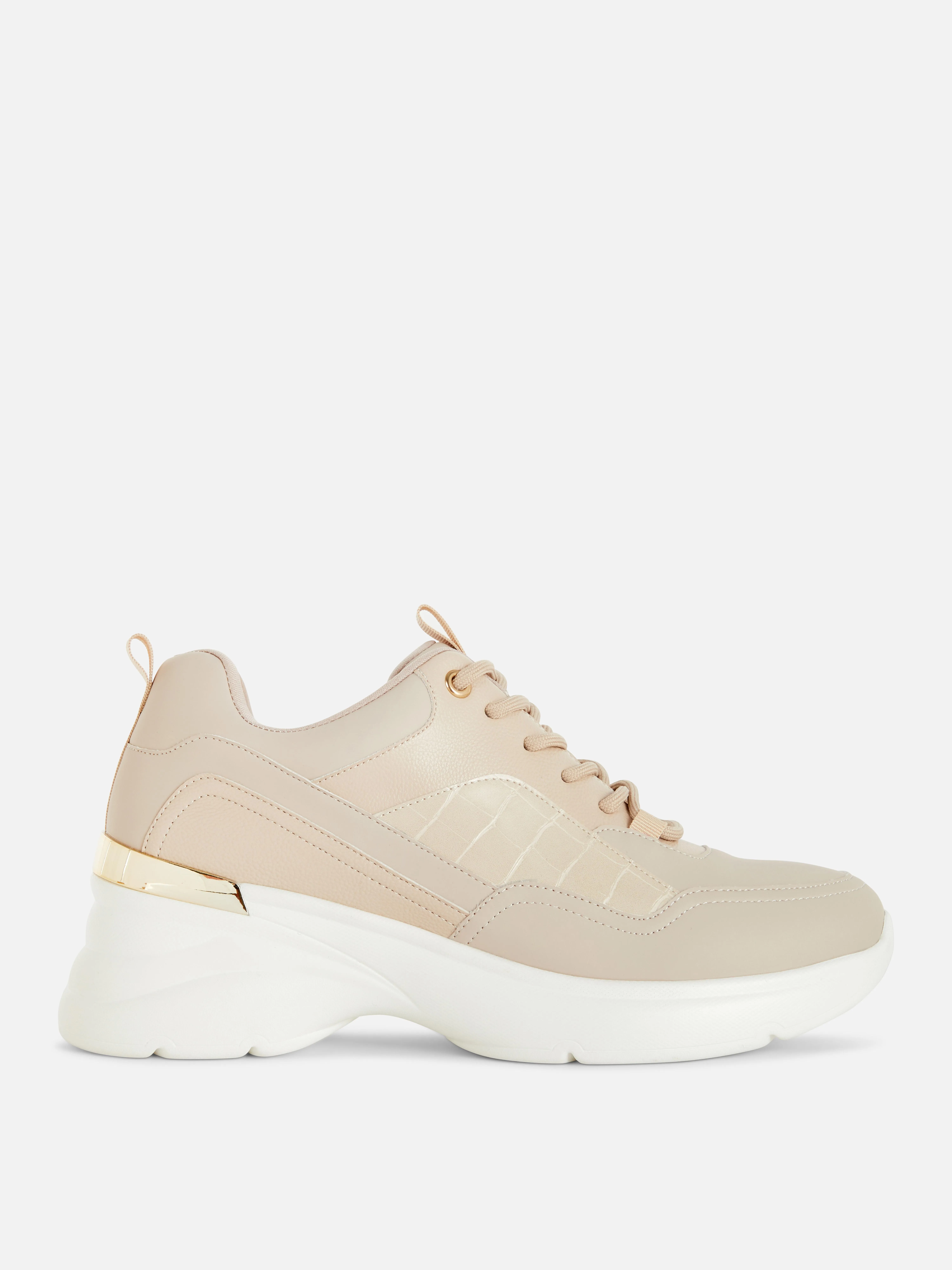 Zapatillas de cuña con ribete metalizado