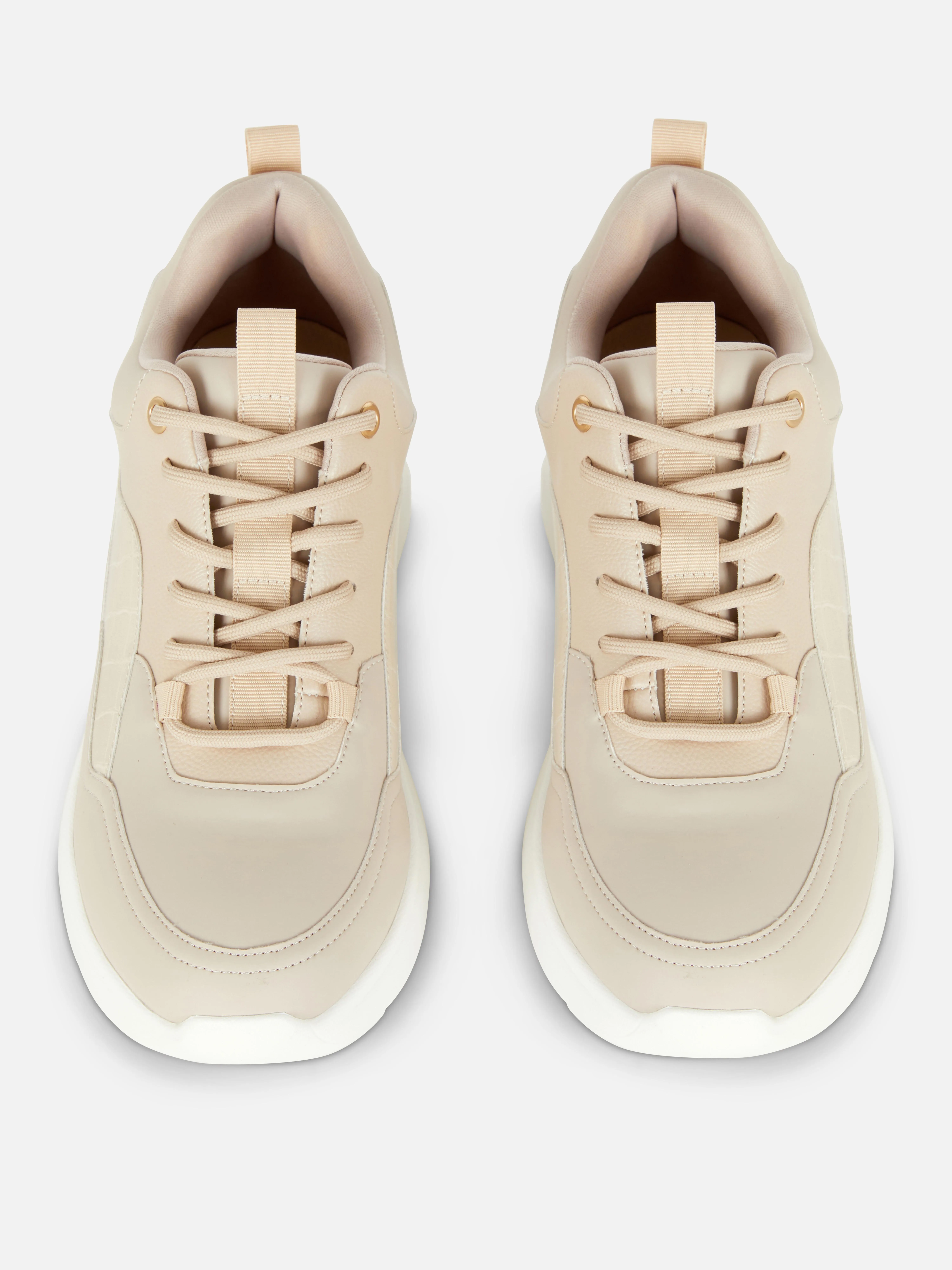 Zapatillas de cuña con ribete metalizado