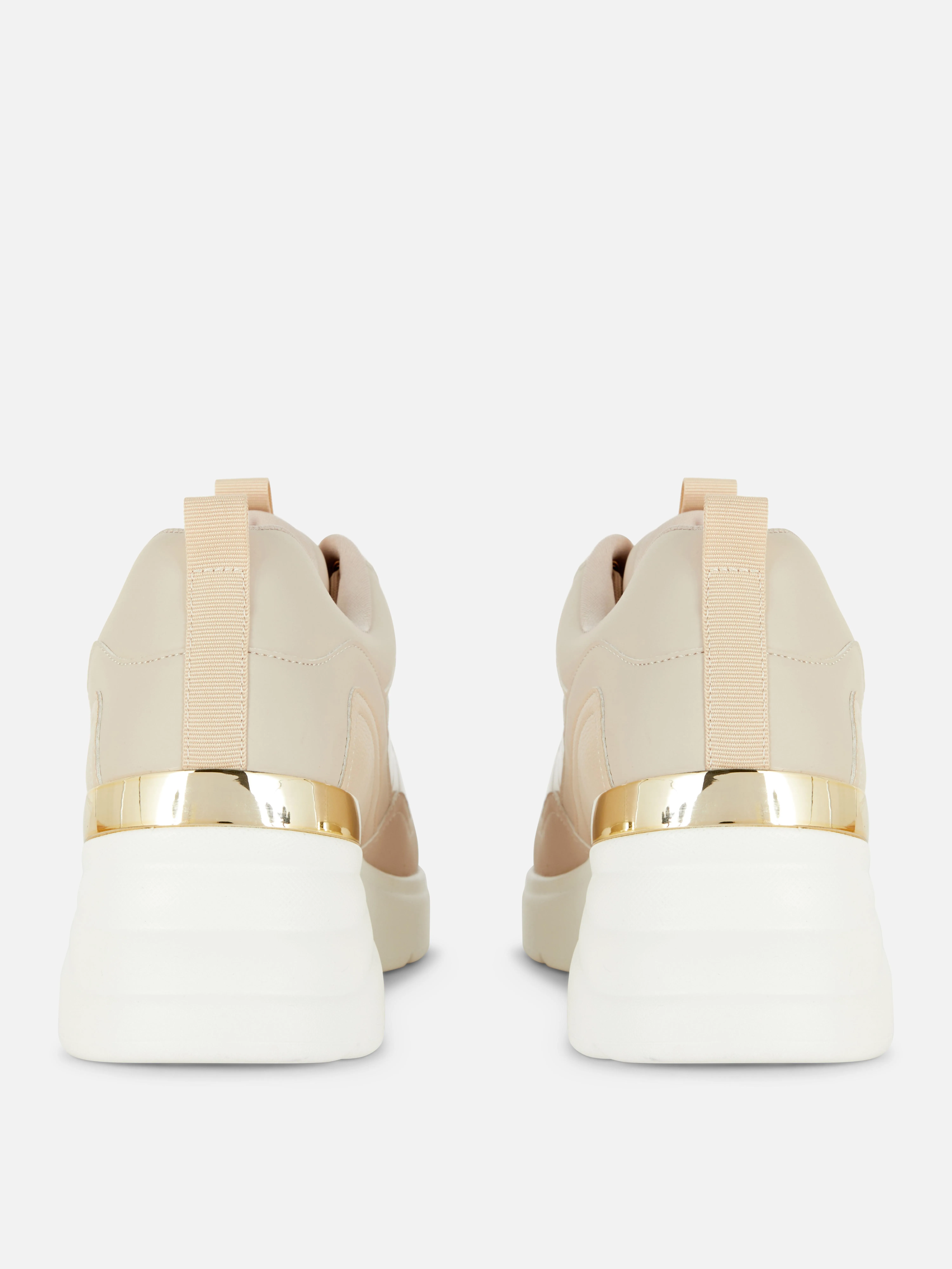 Zapatillas de cuña con ribete metalizado