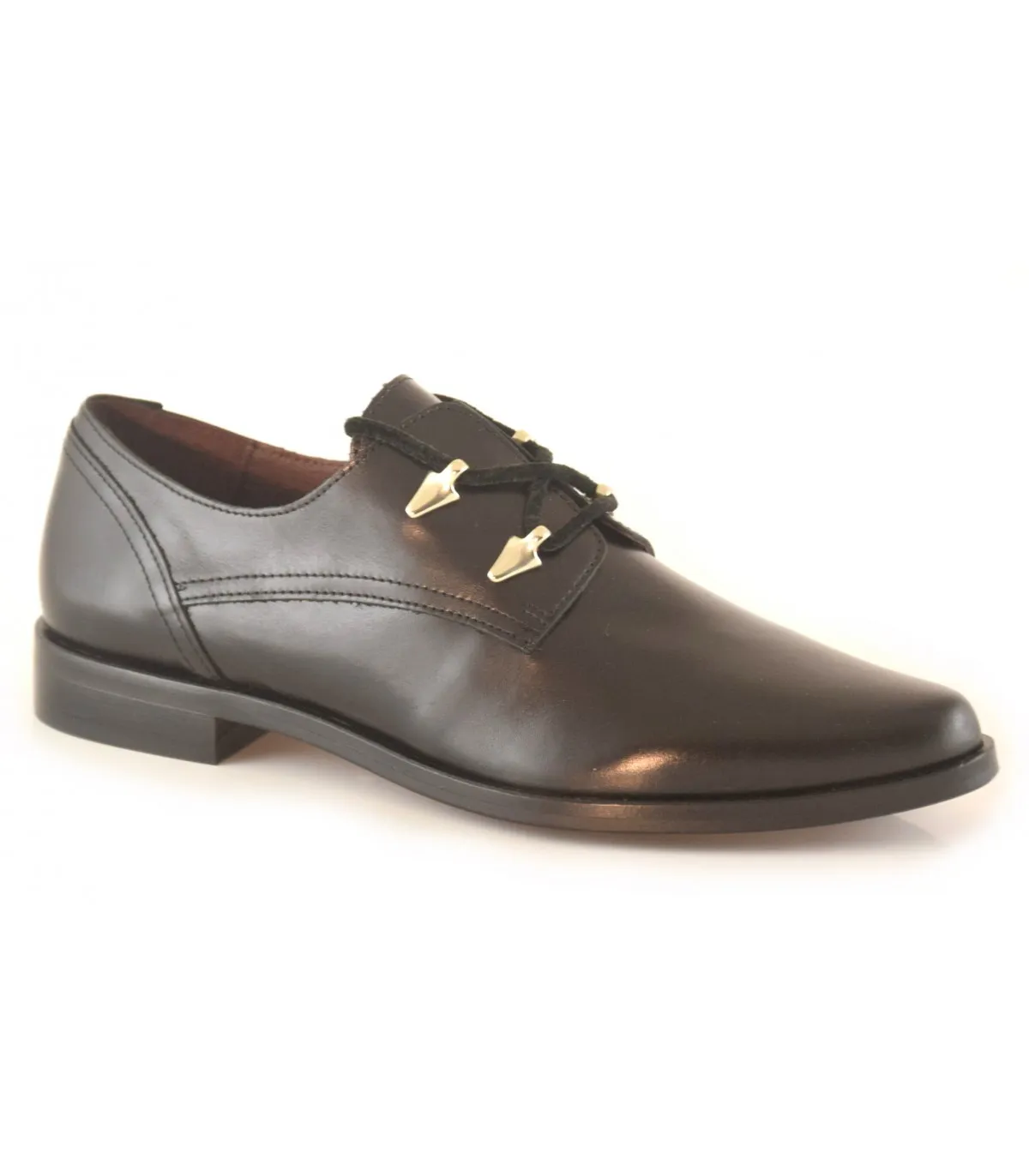 Zapato con cordones en piel negra