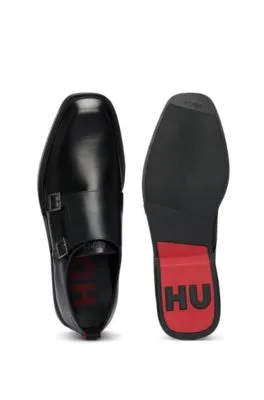 Zapatos de piel con hebilla doble y suela característica