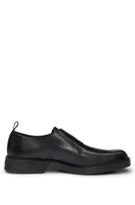 Zapatos de piel con hebilla doble y suela característica