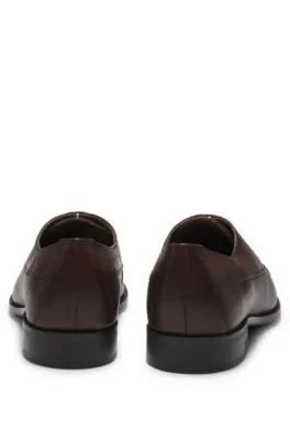 Zapatos Derby en piel granulada con refuerzo en la puntera