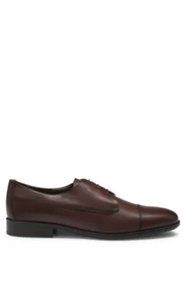 Zapatos Derby en piel granulada con refuerzo en la puntera